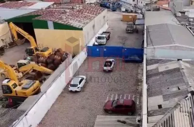 Área à venda com galpão totalizando 12 imóveis na região do Jaraguá