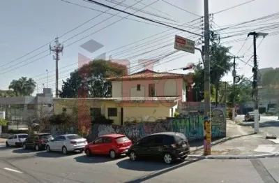 Vendo excelente esquina em pinheiros com 24 m² de frente , localização privilegiada.