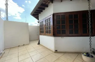 Casa com 3 quartos à venda na Rua Aviadora Anésia Pinheiro Machado, Parque Jardim Europa, Bauru, 252 m2 por R$ 670.000