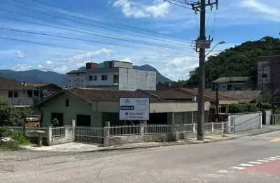 Casa à venda na Rua Ivora, Vila Nova, Joinville