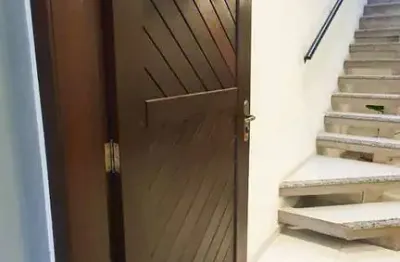 Sobrado com 1 suite + 2 dormitórios no saguaçu, com 132 metros privativos