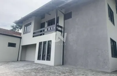 Sobrado comercial, com 180m² e amplo estacionamento no costa e silva