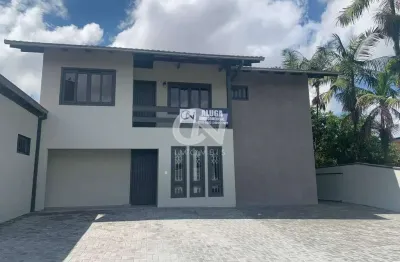 Sobrado comercial com 180m² e amplo estacionamento no costa e silva