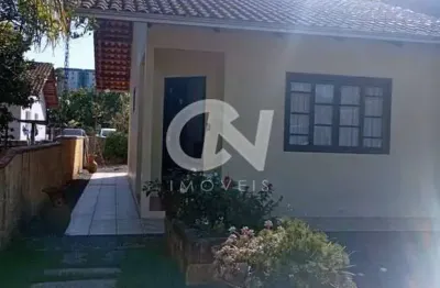 Casa com 3 quartos para alugar na Rua José Manarim, João Costa, Joinville