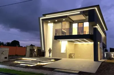 Luxuosa casa, 4 quartos, 4 suítes, sendo uma master, pé direito duplo, piscina