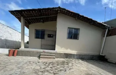 Casa no geisel, com dois quartos sendo uma suite, wc social, cozinha, sala, terraço, quintal, proximo de comercios, colegios, farmacias. etc