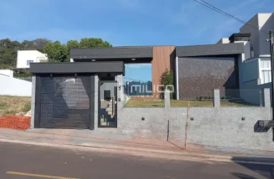 Belíssima casa no são cristóvão, loteamento sul, francisco beltrão -pr.