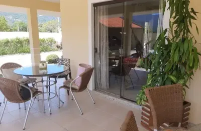 Casa com  4 dormitórios, sendo 3 suítes, 2 pavimentos - santo amaro da imperatriz
