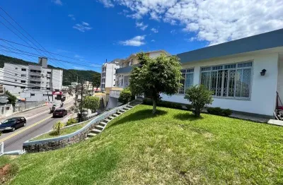 Casa de 4 dormitórios, em terreno amplo 1.069m no saco dos limoes