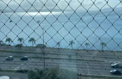 Apartamento com 4 dormitórios, 2 vagas de garagem - frente para beira mar.