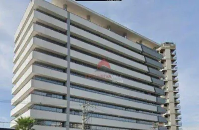 Sala com ar condicionado, piso porcelanato, banheiro privativo, 1 vaga de garagem e sacada com área técnica. em edfício com 3 elevadores, portaria 24