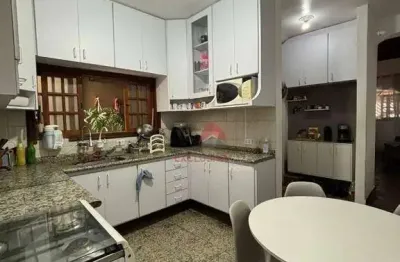 Casa com 3 dormitórios, primeira quadra do Bosque à venda, 77 m² por R$ 575.000 - Bosque dos Eucaliptos  Suíte - Área Gourmet