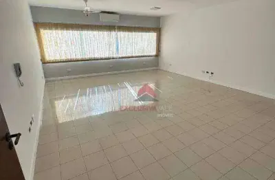 Sala comercial 55 metros quadrados ambiente amplo, iluminado, com ar-condicionado, ventiladores de teto, banheiro privativo e  excelente localização.
