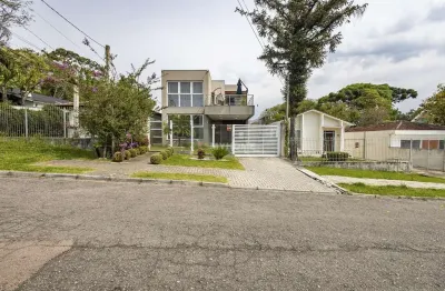 Casa residencial semimobiliada com 3 suítes e espaço gourmet em curitiba - pr
