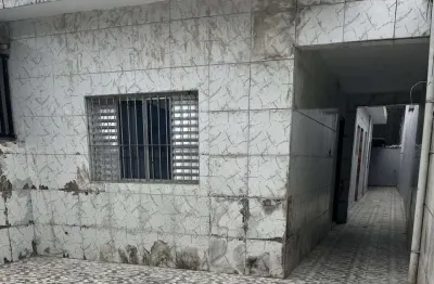 Casa padrão para aluguel em vila sonia praia grande-sp