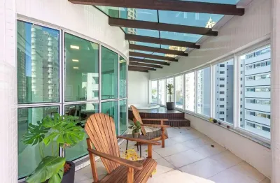 Apartamento á venda no ed. le majestic em no centro de balneário camboriú.