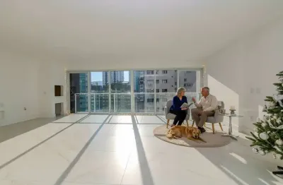 Apartamento à venda em balneário camboriú com 4 suítes no ed. timeless