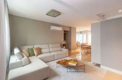 Apartamento à venda na 2ª Quadra de Balneário Camboriú com 3 suítes