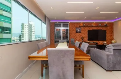 Apartamento com 03 suítes à venda no centro de balneário camboriú.