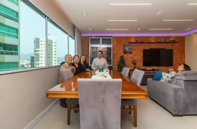 Apartamento com 03 suítes à venda no centro de balneário camboriú.