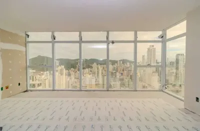 Apartamento com 03 suítes no centro de balneário camboriú.
