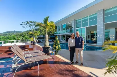 Casa em condomínio fechado com 5 quartos à venda na Avenida Rodesindo Pavan, 1800, Praia do Estaleiro, Balneário Camboriú