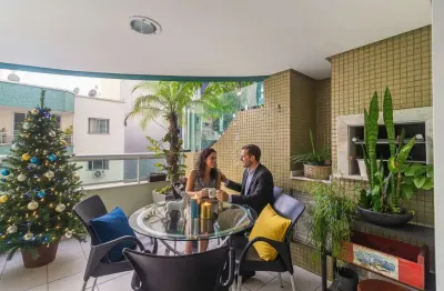 Apartamento diferenciado a uma quadra do mar com 03 suítes em balneário camboriú.