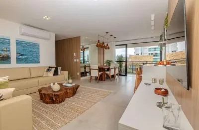 Apartamento diferenciado à venda com 03 suítes na praia brava.