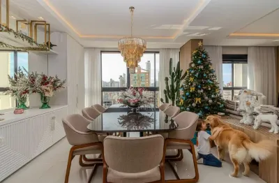 Apartamento mobiliado, com 03 suítes à venda em balneário camboriú.