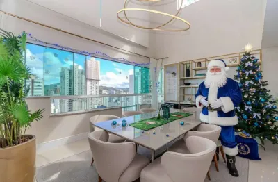 Cobertura duplex à venda no ed. esquina di fiore no centro de balneário camboriú.