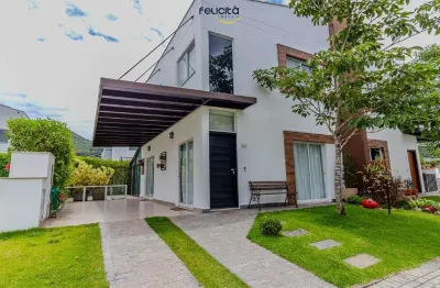 Casa no condomínio village dos ipes em balnéario camboriú