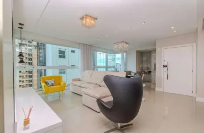 Apartamento à venda a poucos do mar no ed. palm beach em balneário camboriú