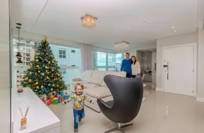 Apartamento à venda a poucos do mar no ed. palm beach em balneário camboriú