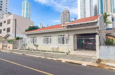 Casa com 4 quartos à venda na Rua 3610, 341, Centro, Balneário Camboriú
