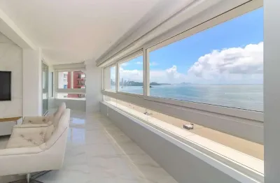 Apartamento Frente Mar à venda em Balneário Camboriú com 4 suítes