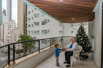 Apartamento próximo ao mar à venda no ed. victor meirelles em balneário camboriú