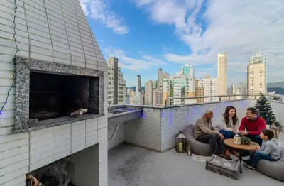 Cobertura duplex com vista mar à venda no centro de balneário camboriú