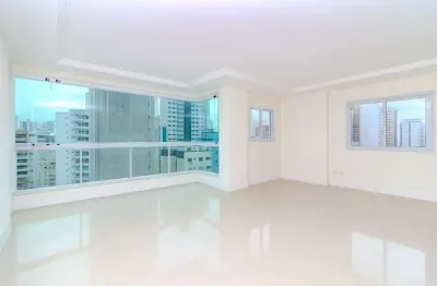 Apartamento com vista mar à venda no centro de balneário camboriú