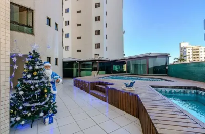 Apartamento com terraço e piscinas à venda no centro de balneário camboriú