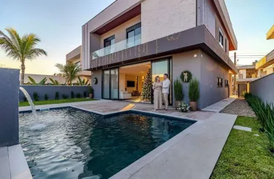 Casa em condomínio fechado com 5 quartos à venda na Rua Ivo José Rebello, 610, Santa Regina, Camboriú