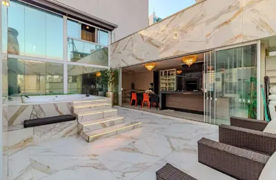 Cobertura triplex à venda no centro de balneário camboriú