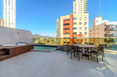 Apartamento com piscina à venda no centro de Balneário Camboriú