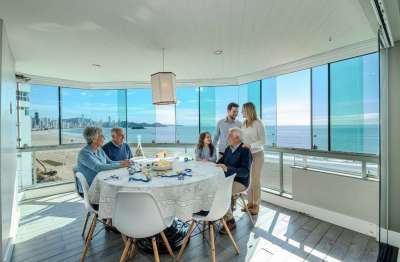 Apartamento frente mar à venda no centro de balneário camboriú