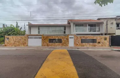 Casa com 3 quartos à venda na Rua 2700, 999, Centro, Balneário Camboriú