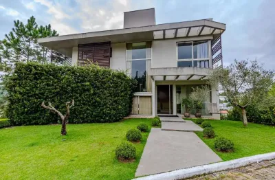 Casa de alto padrão à venda no cond. horizontal praia brava em itajaí