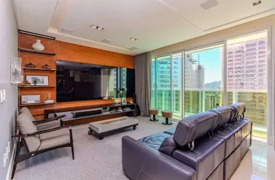 Apartamento com 3 quartos à venda na Rua 3250, 100, Centro, Balneário Camboriú