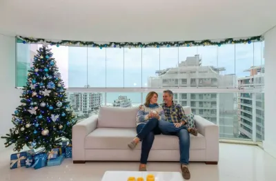 Apartamento à venda com 04 suítes e vista para o mar na praia brava.