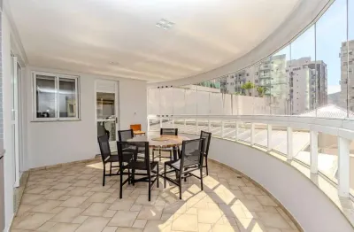 Apartamento 3 dormitórios na quadra do mar a venda no Ed. Piazza Victoria