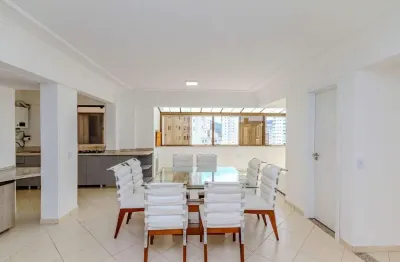 Aluguel: Cobertura Duplex no Centro em Balneário Camboriú.