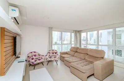 Apartamento à venda com 3 suítes no centro de Balneário Camboriú